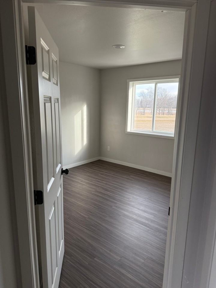 402 Jackson Ave #7 - Photo 3 of 8