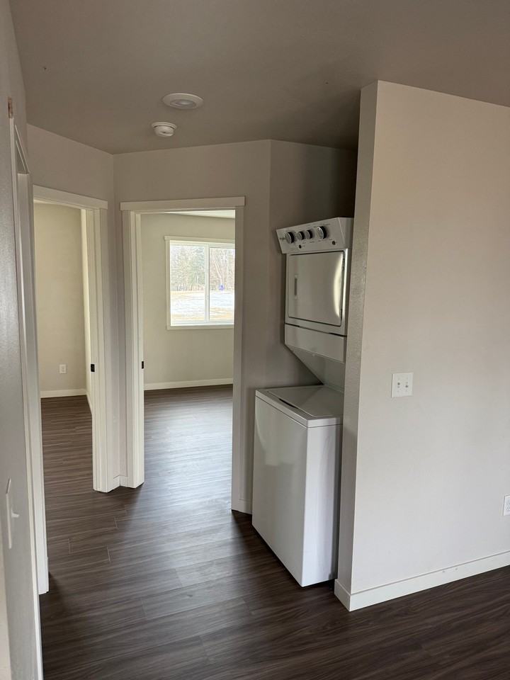 402 Jackson Ave #7 - Photo 4 of 8