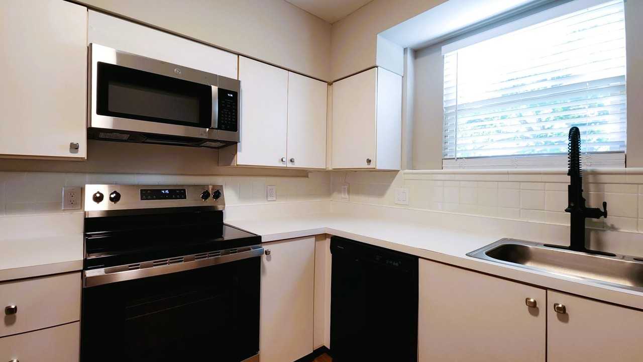 803 Westwood Dr #1stFL - Photo 2 of 15