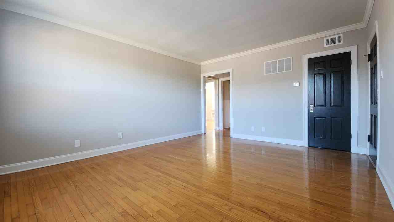 803 Westwood Dr #1stFL - Photo 3 of 15