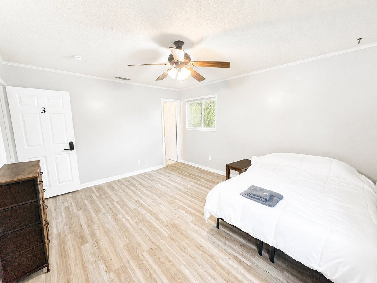 1408 Hammond Dr - Photo 3 of 8