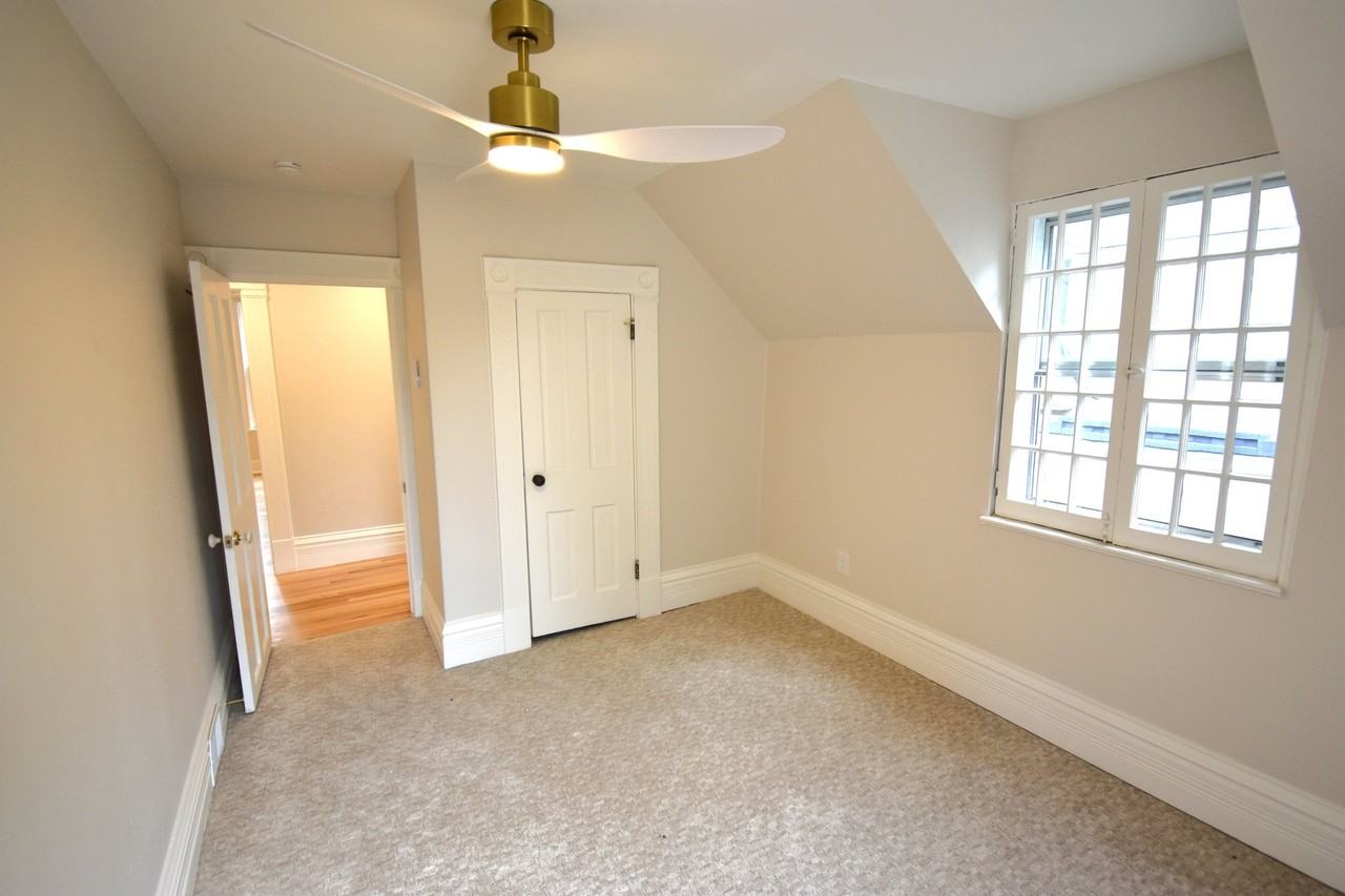 2105 S Fillmore St - Photo 7 of 40