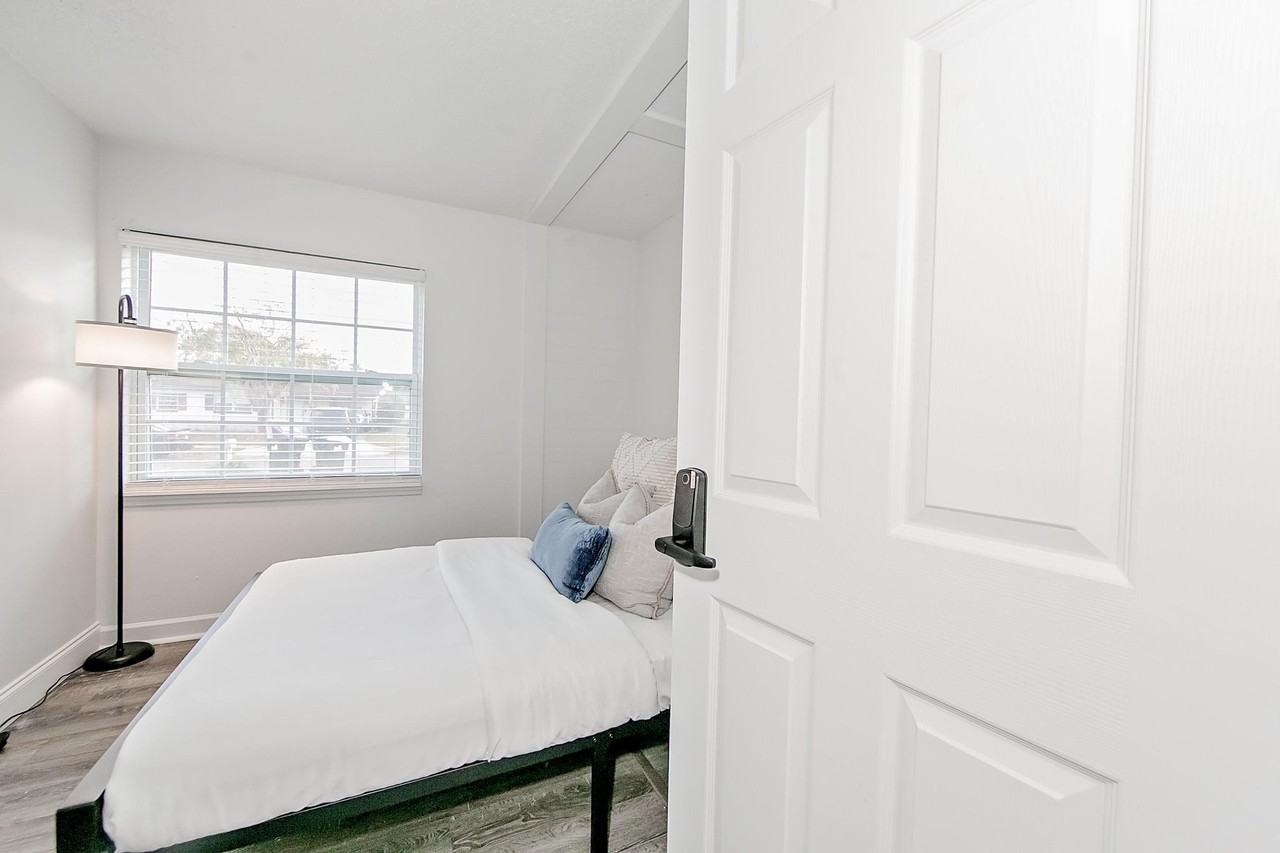 918 Murdock Blvd - Photo 2 of 16