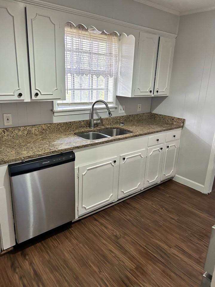 102 Pine Island Dr - Photo 3 of 15