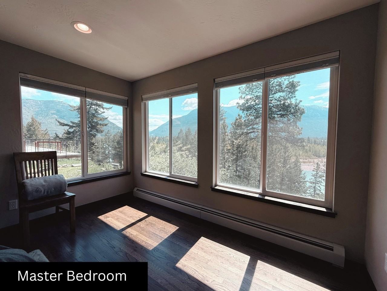 939 Vans Ave - Photo 3 of 20
