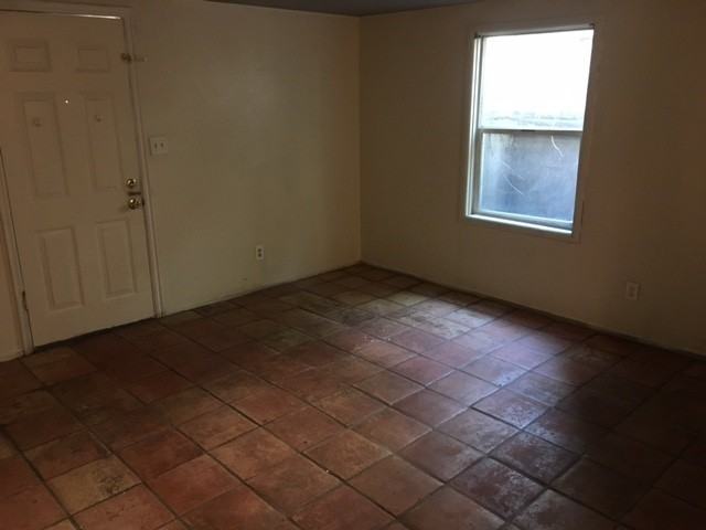 327 Sw #1 - Photo 2 of 10