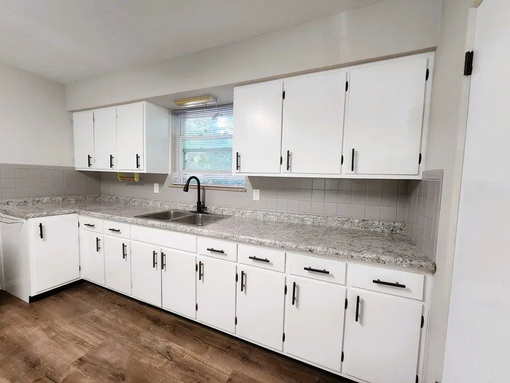 920 S 74th St - Photo 2 of 25
