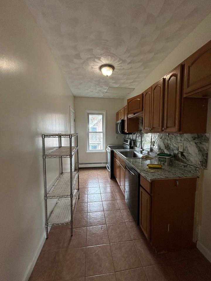 109 Ferry St #3 - Photo 4 of 9