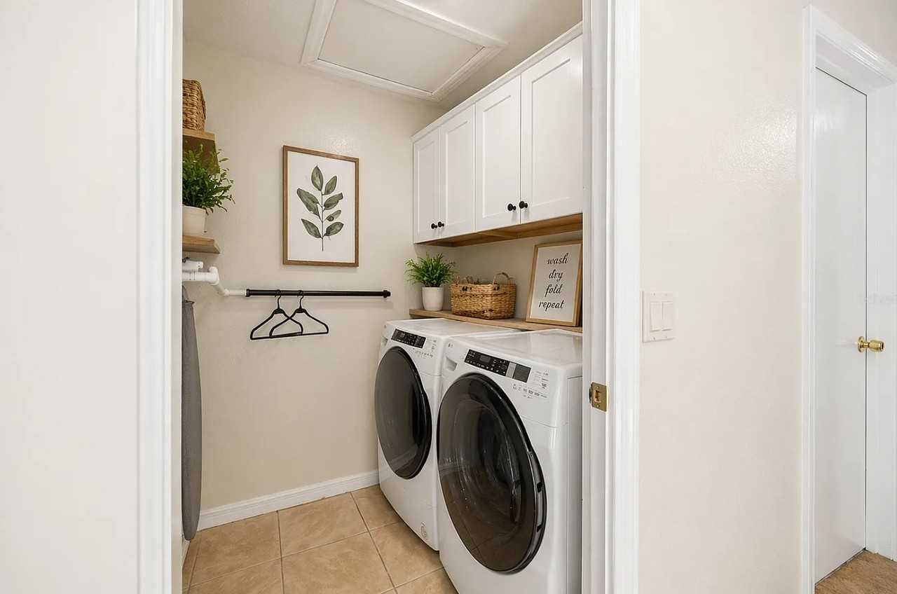 1203 Saxony Cir #C - Photo 4 of 18