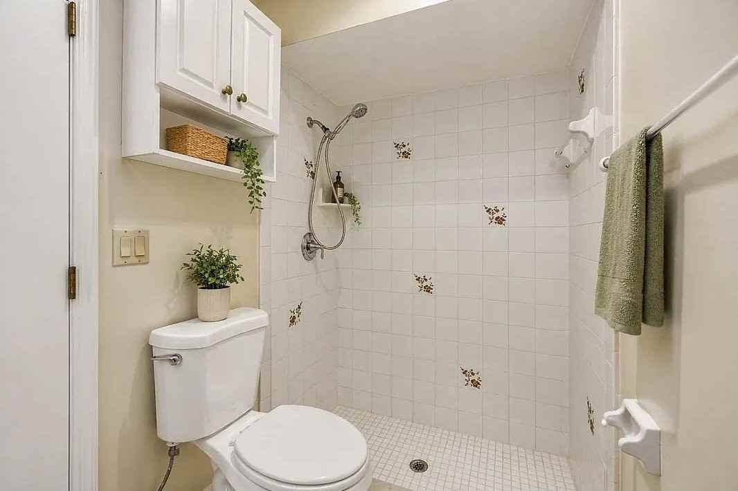 1203 Saxony Cir #C - Photo 7 of 18