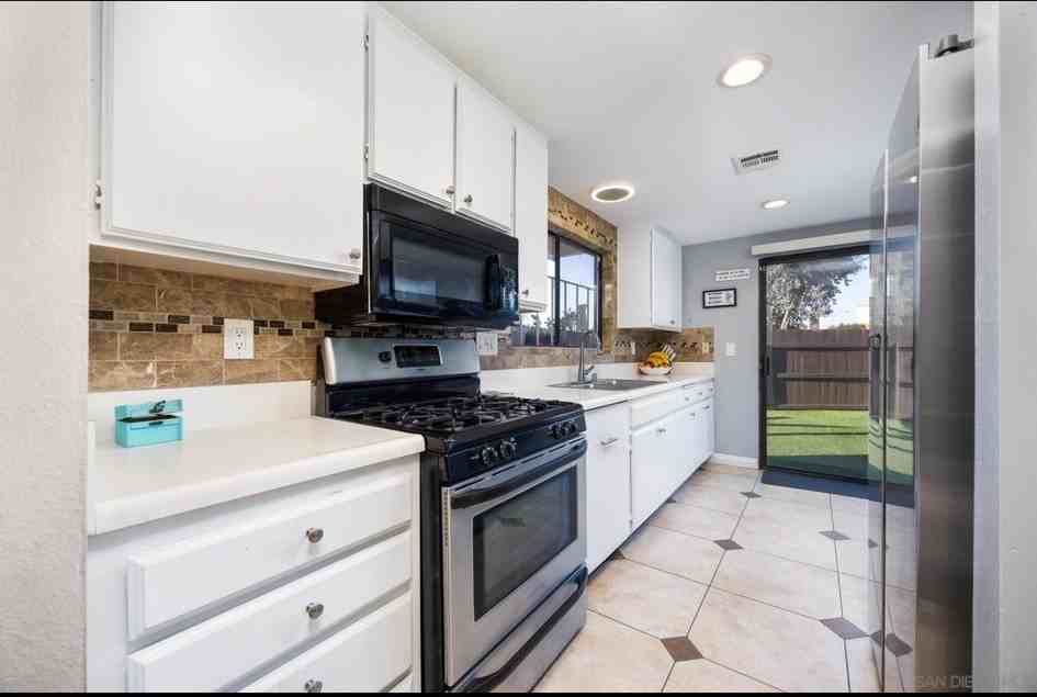 4403 Benfield Ct - Photo 5 of 14