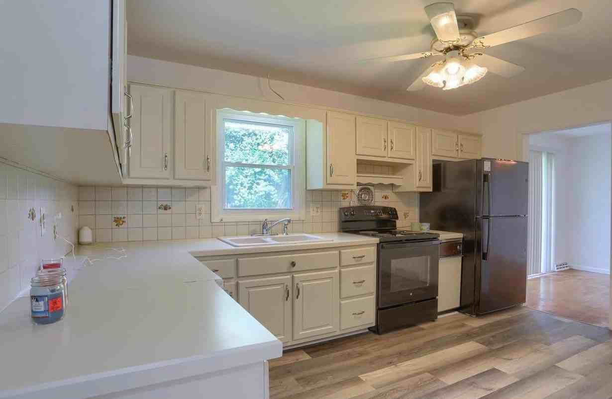 426 Linden St - Photo 5 of 12