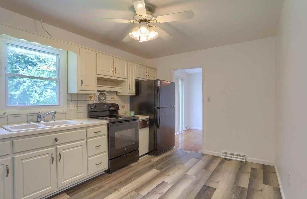 426 Linden St - Photo 6 of 12
