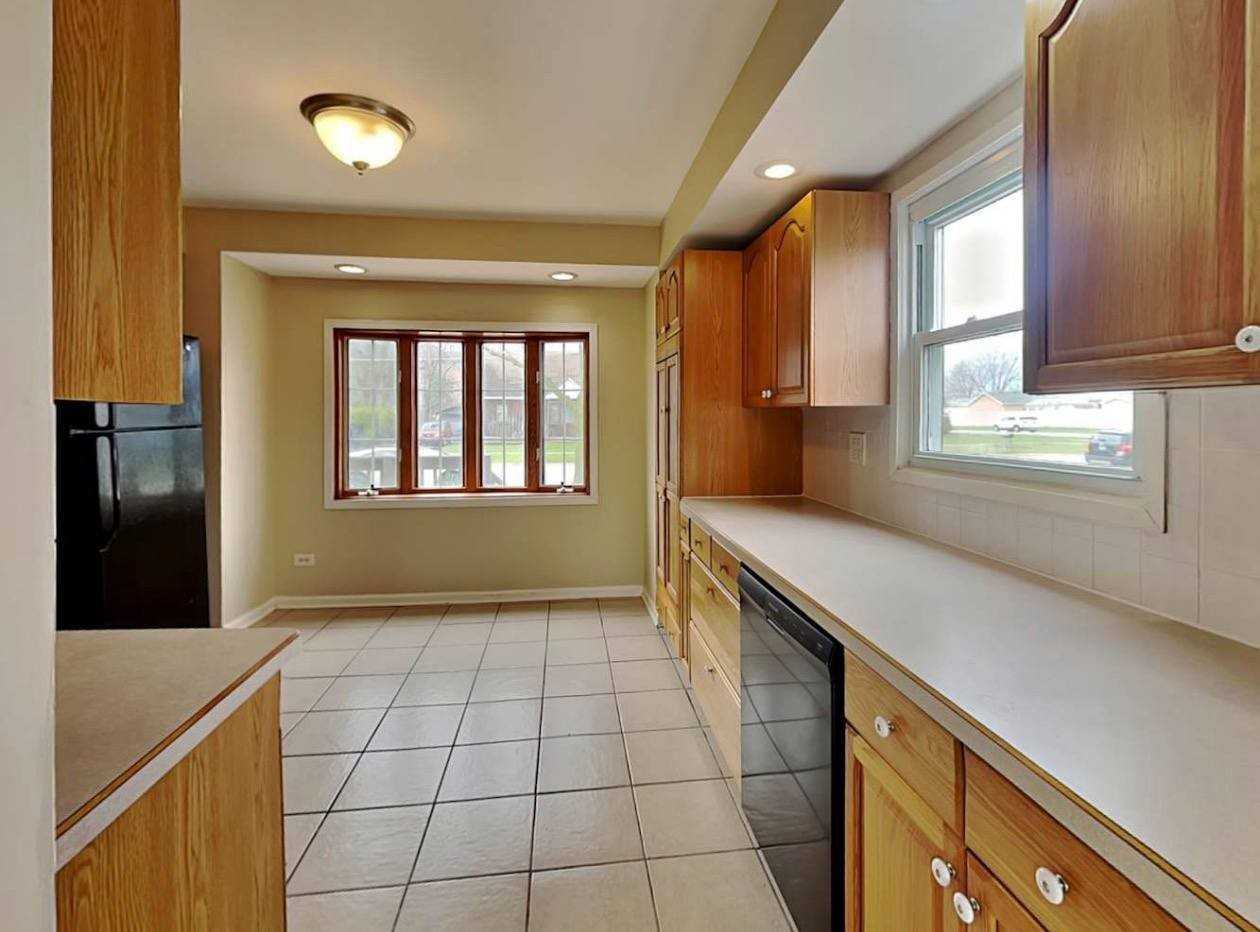 9308 Nordica Ave - Photo 7 of 17