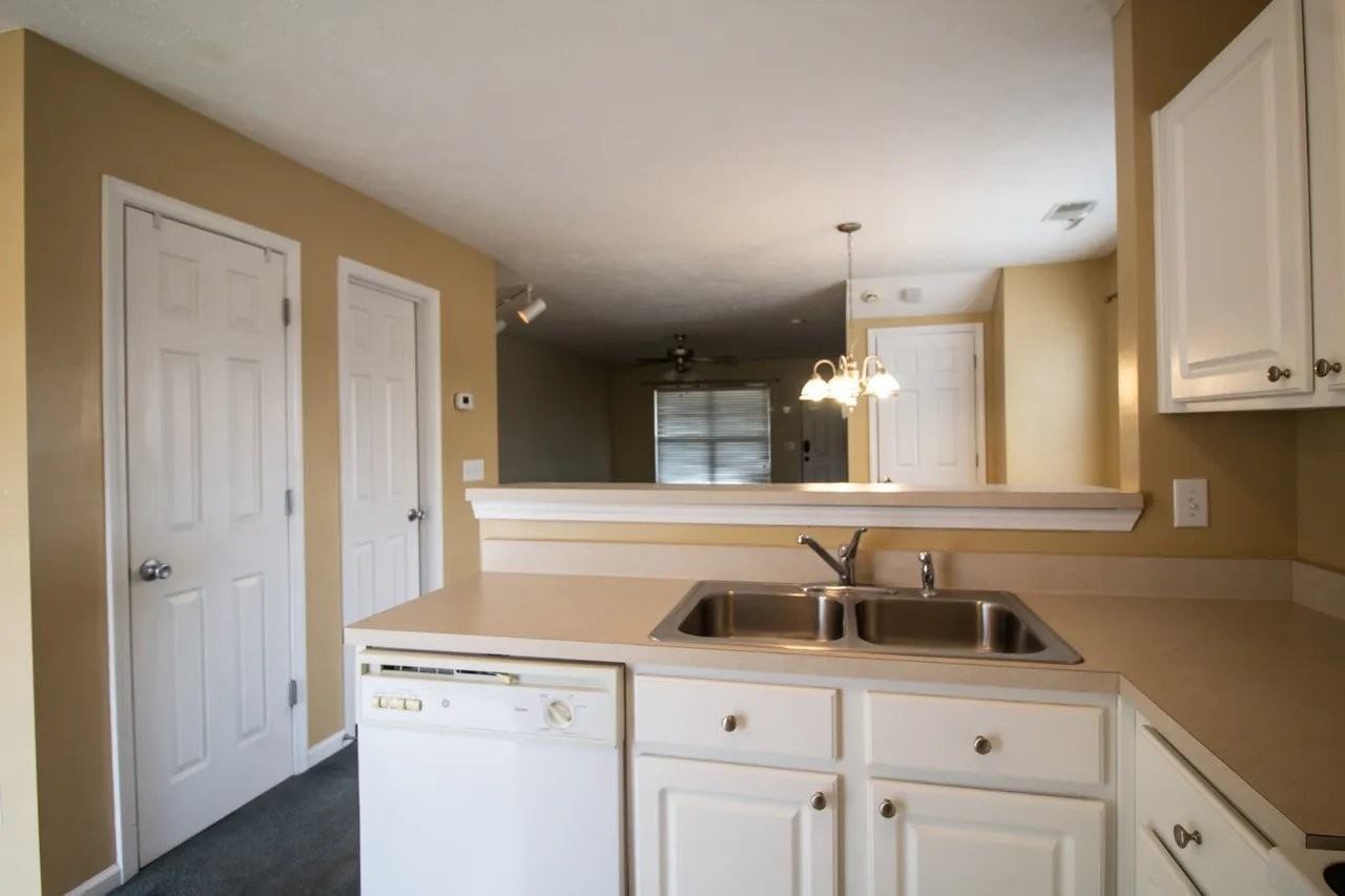550 Flintlock Ct - Photo 5 of 9