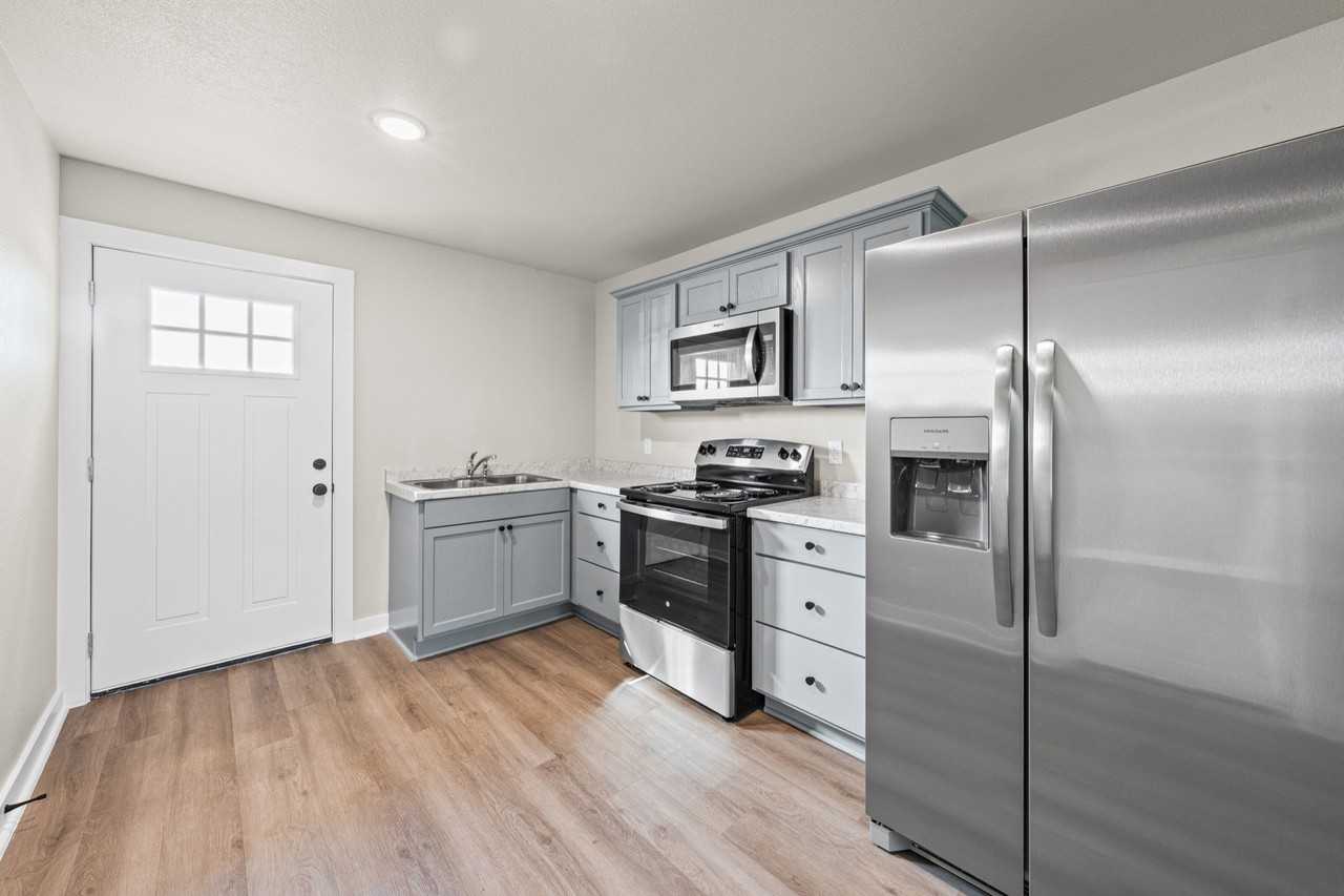 101 Thomas St Unit B - Photo 4 of 11