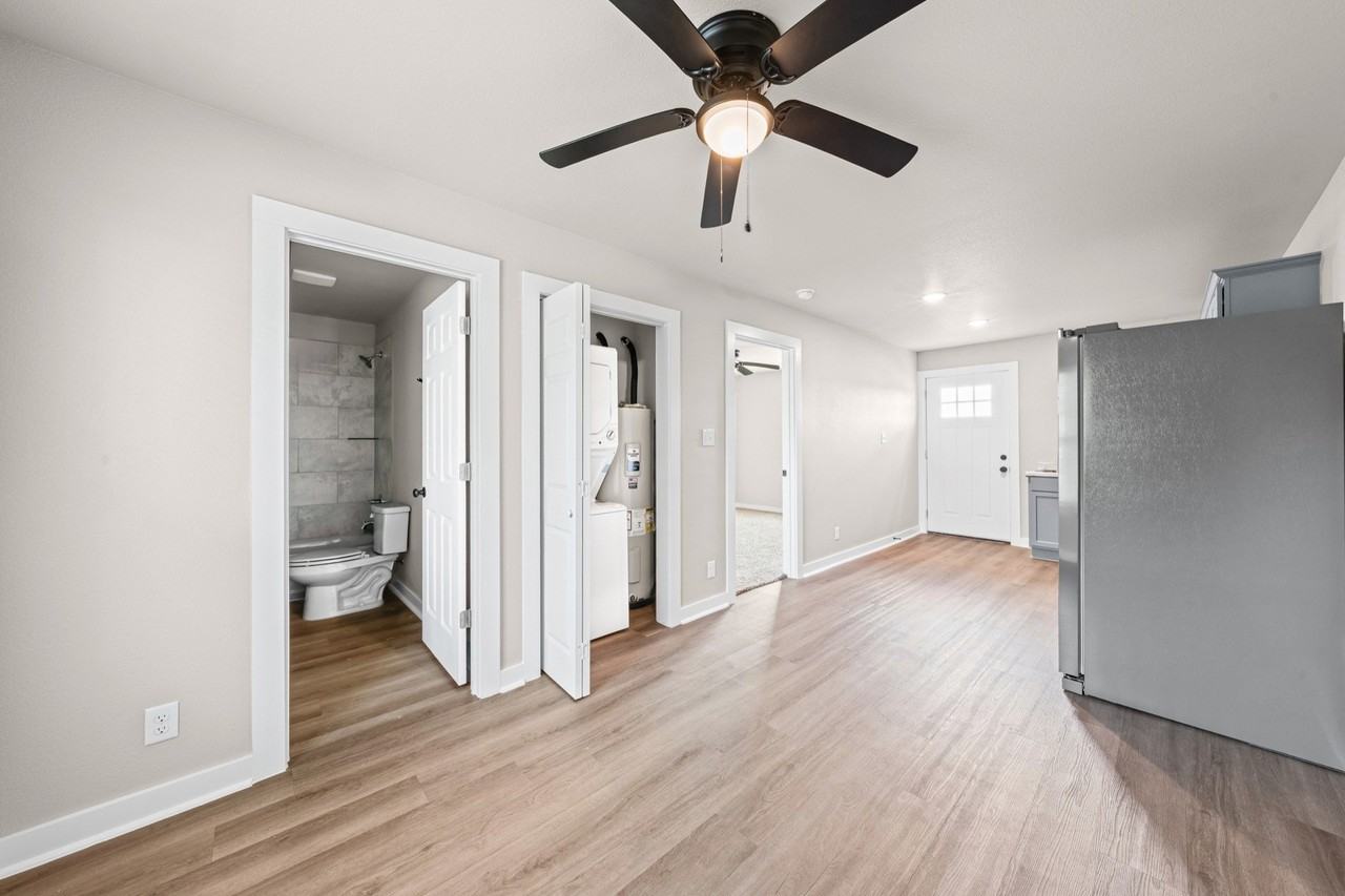 101 Thomas St Unit B - Photo 6 of 11