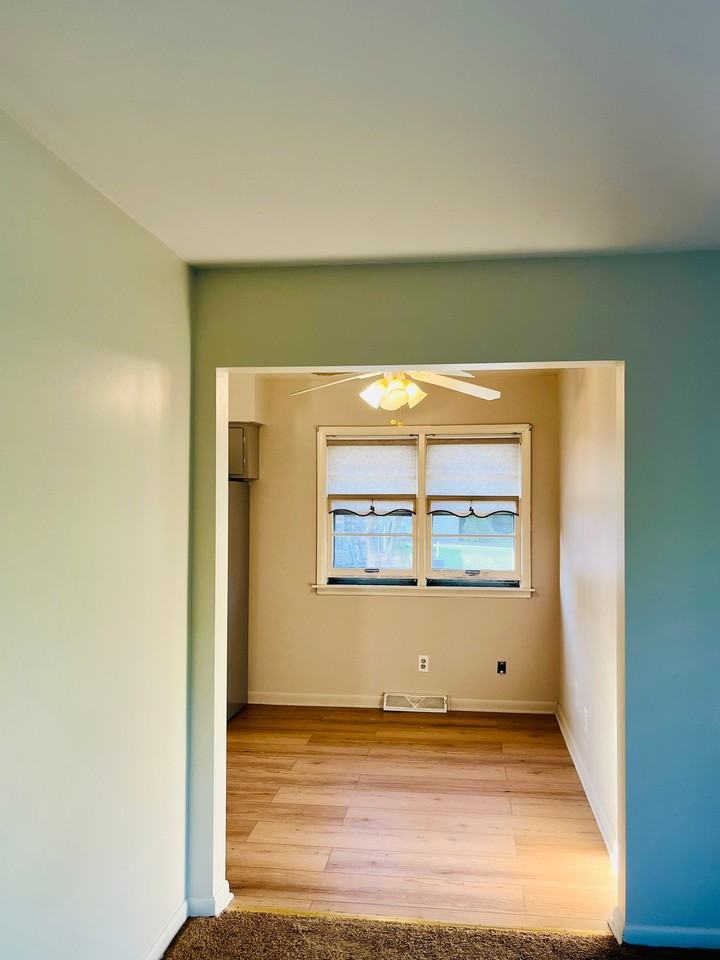 8406 Parrish Ave - Photo 4 of 15