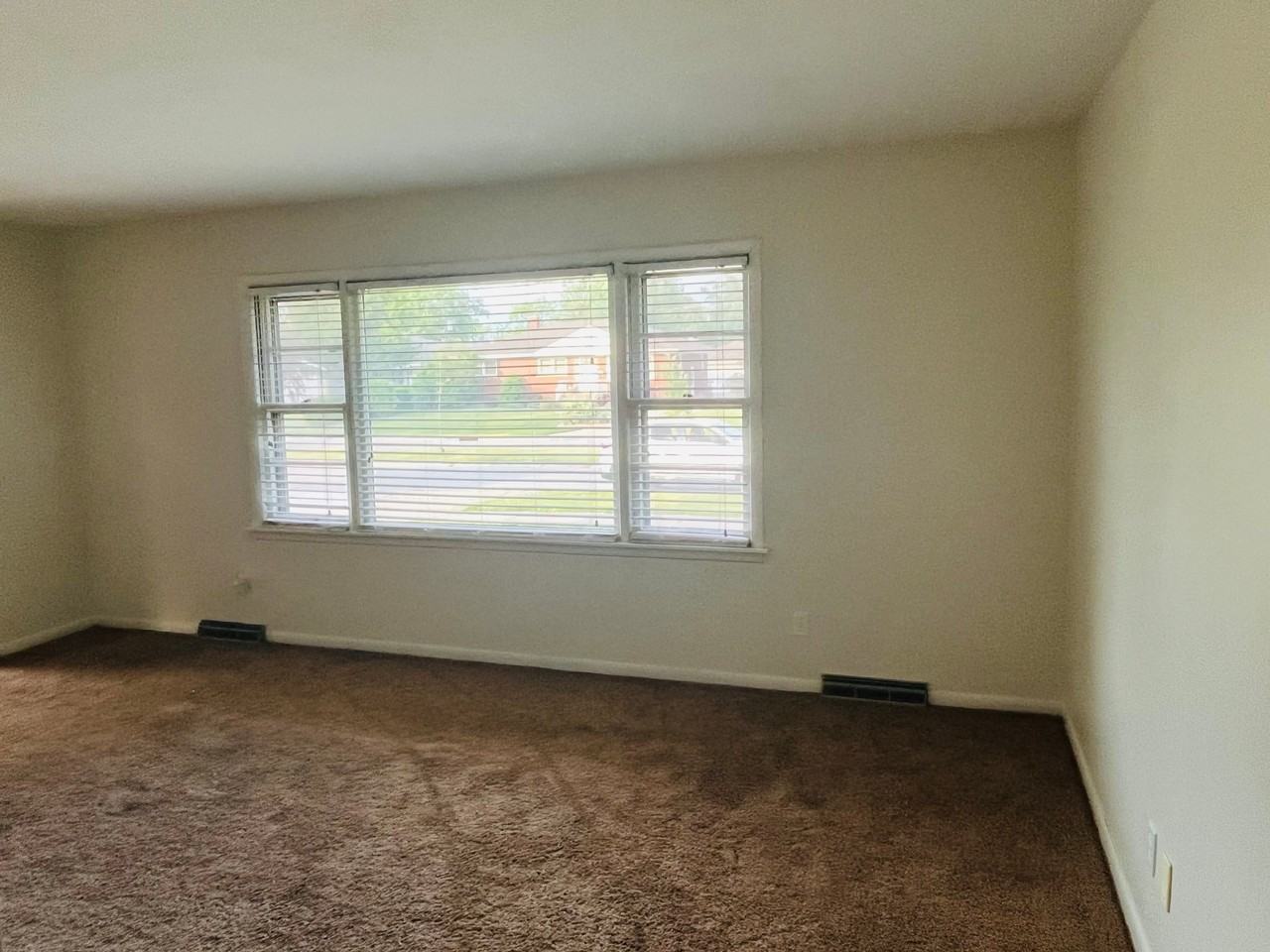 8406 Parrish Ave - Photo 6 of 15