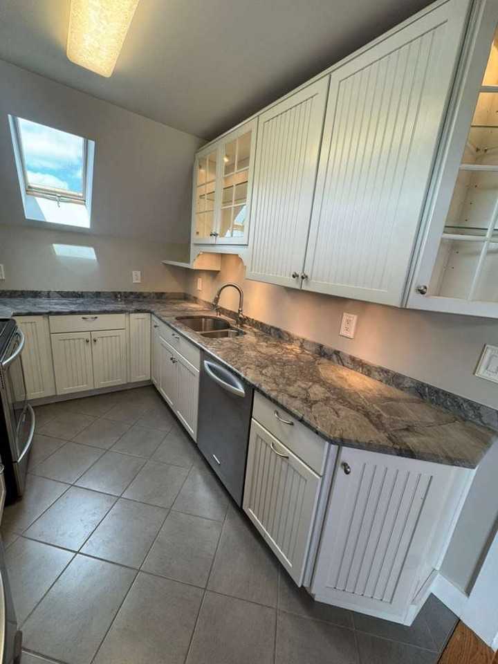 90 Suffolk St #5 - Photo 2 of 14
