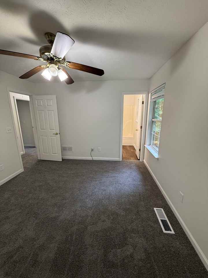 133 Taunton Rd - Photo 5 of 11
