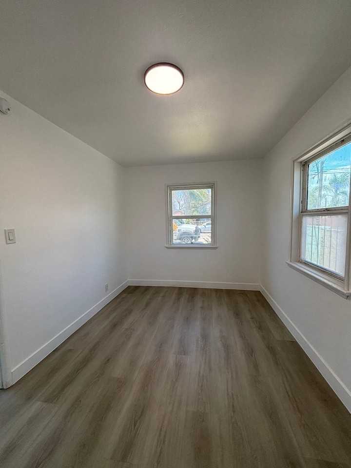 1512 W 5th St #1512 - Photo 2 of 8