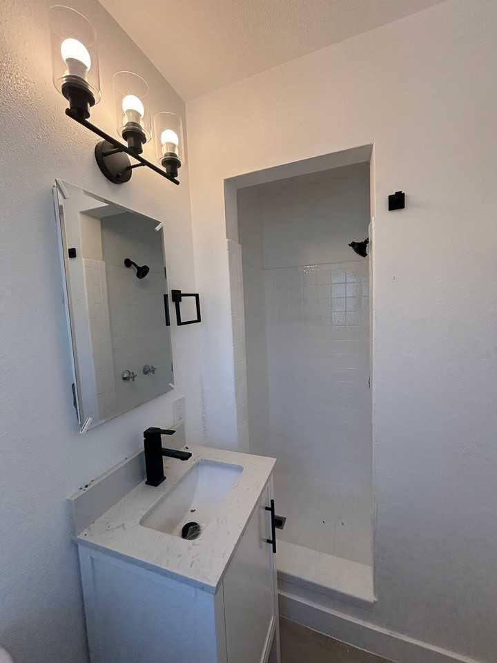 1512 W 5th St #1512 - Photo 4 of 8