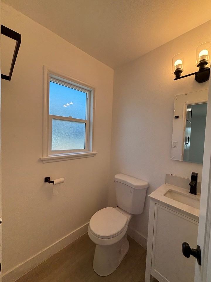 1512 W 5th St #1512 - Photo 5 of 8