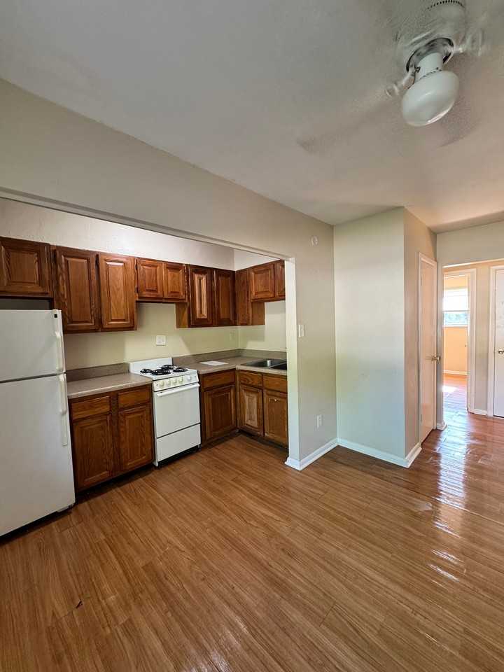 1901 E 5th Ave #2 - Photo 5 of 6