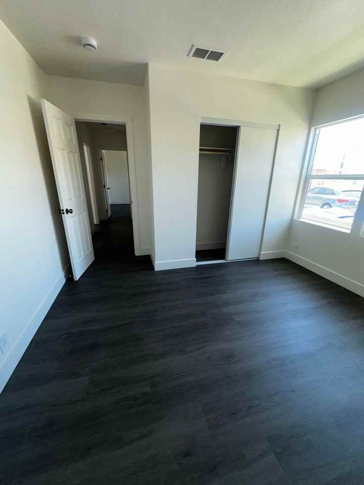 1705 N Sierra Way - Photo 6 of 8