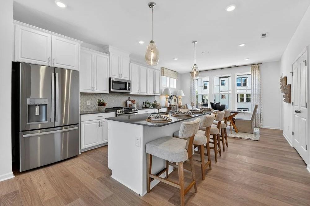 543 Silver Star Blvd - Photo 5 of 10