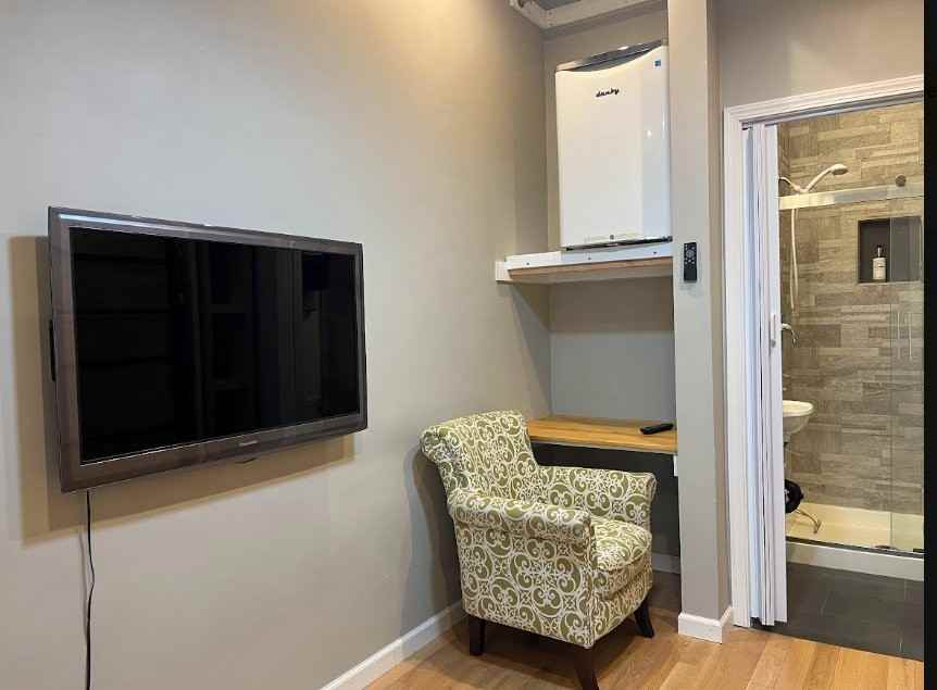 484 Linden St #B - Photo 4 of 5