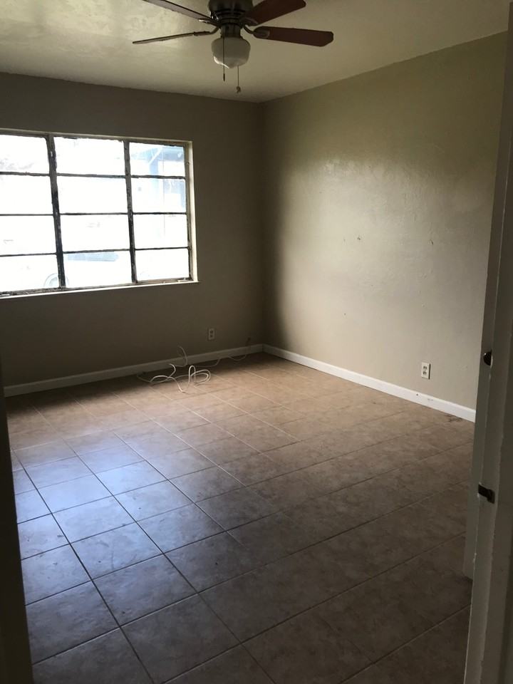 1829 Morgan Ln - Photo 2 of 5