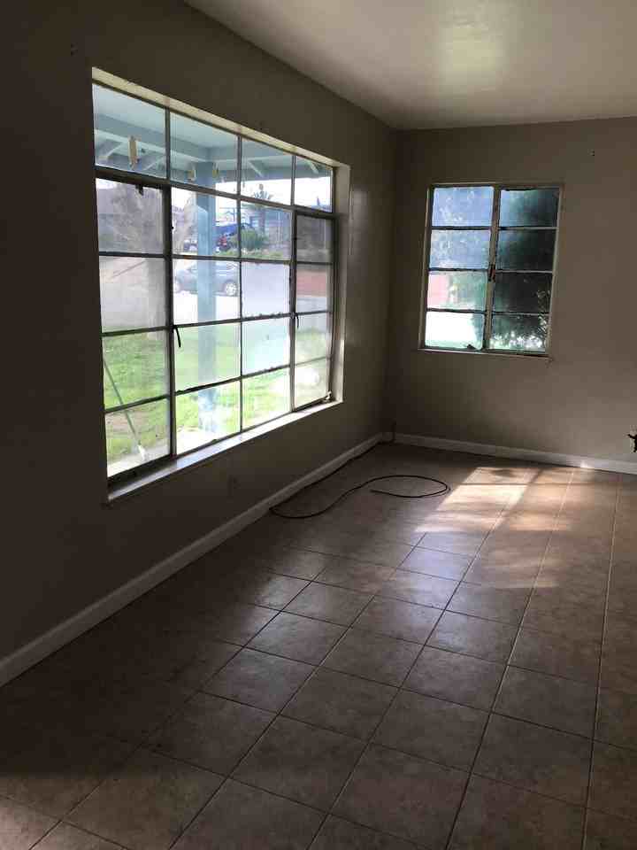 1829 Morgan Ln - Photo 3 of 5