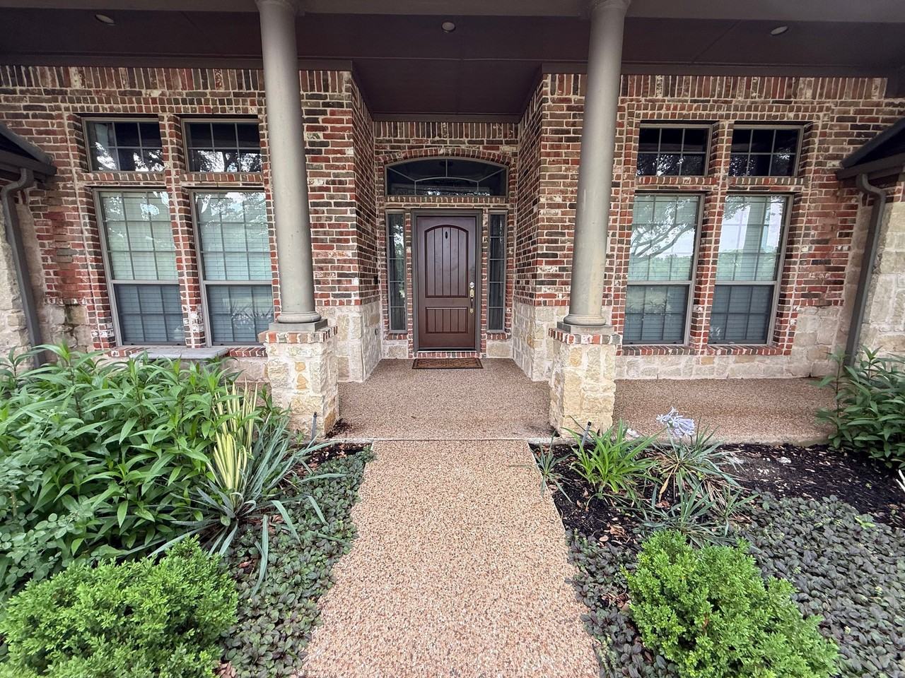 518 Creekside Dr - Photo 2 of 20