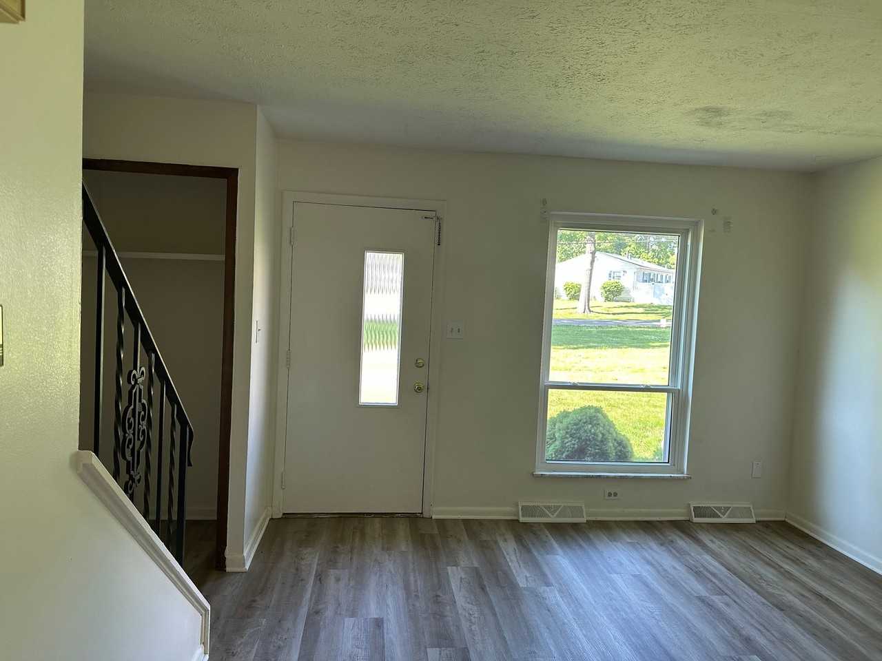670 Loomis Ave - Photo 2 of 16