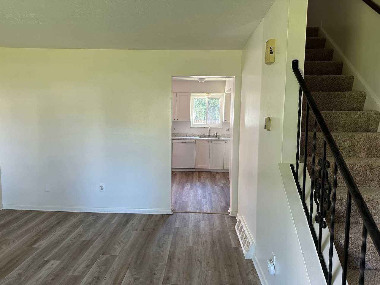 670 Loomis Ave - Photo 3 of 16