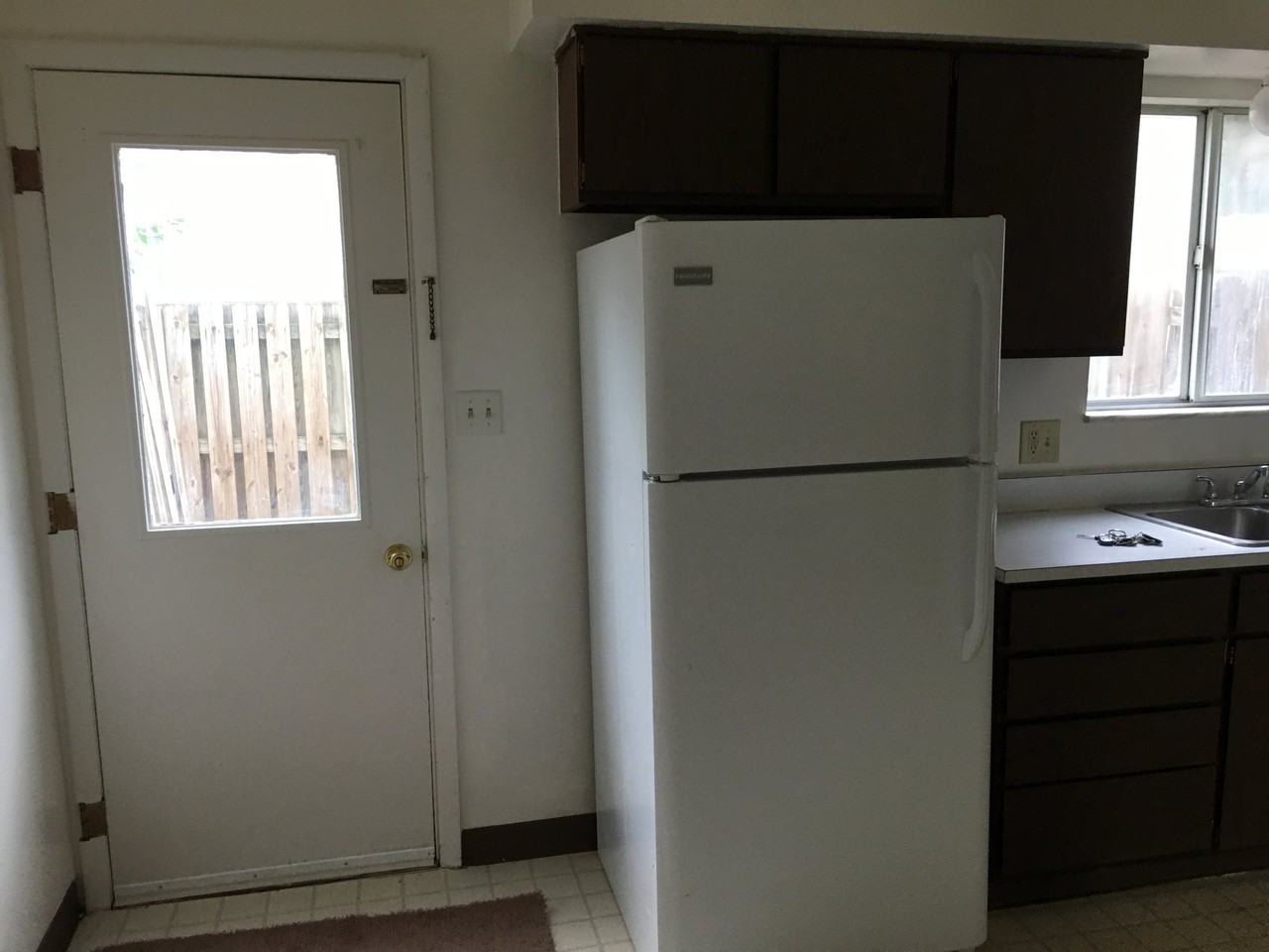 682 Loomis Ave - Photo 3 of 12