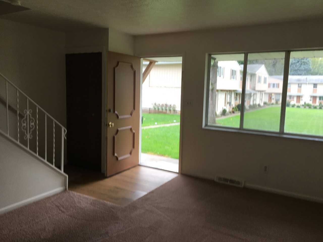 682 Loomis Ave - Photo 4 of 12