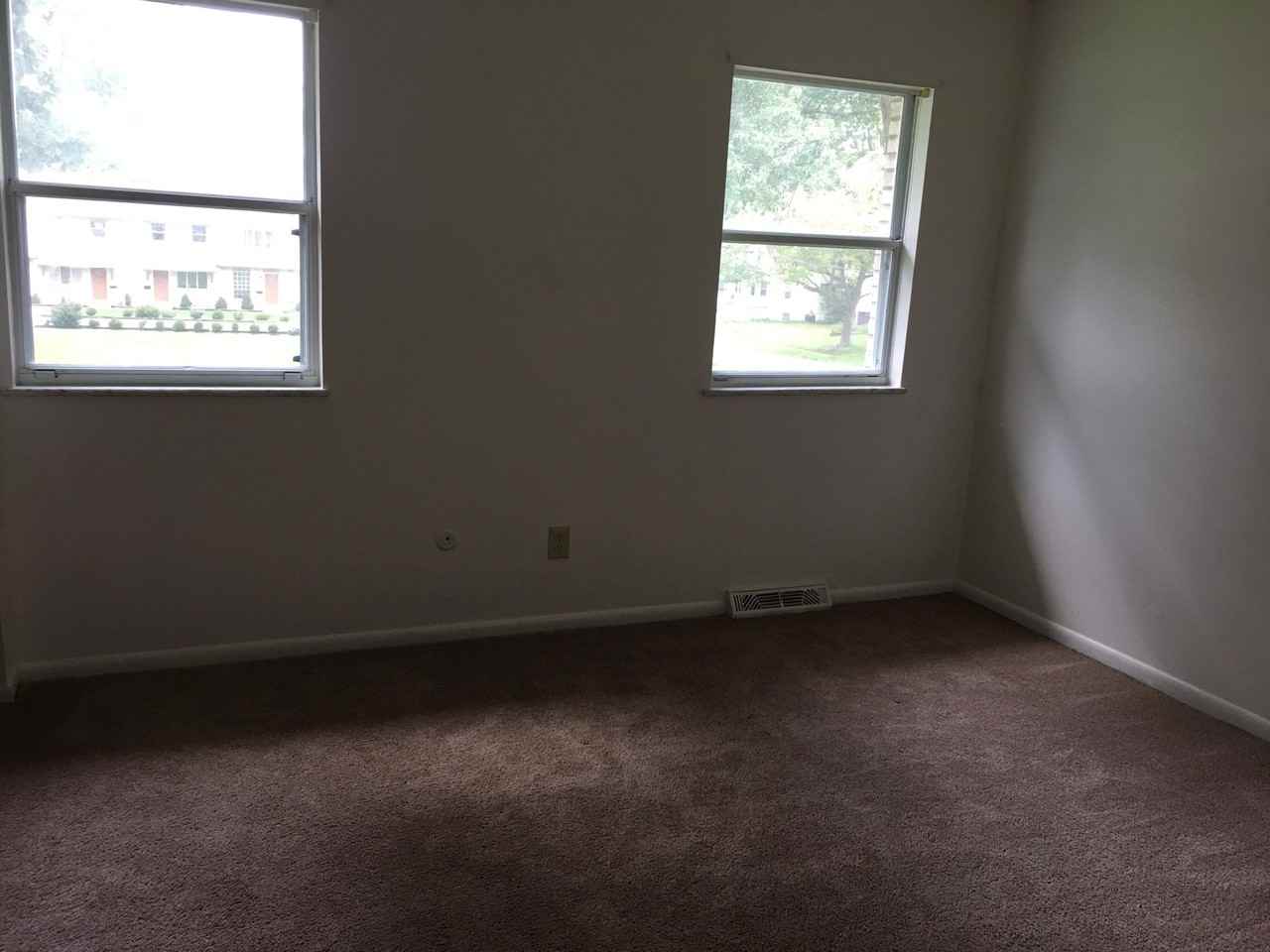 682 Loomis Ave - Photo 7 of 12