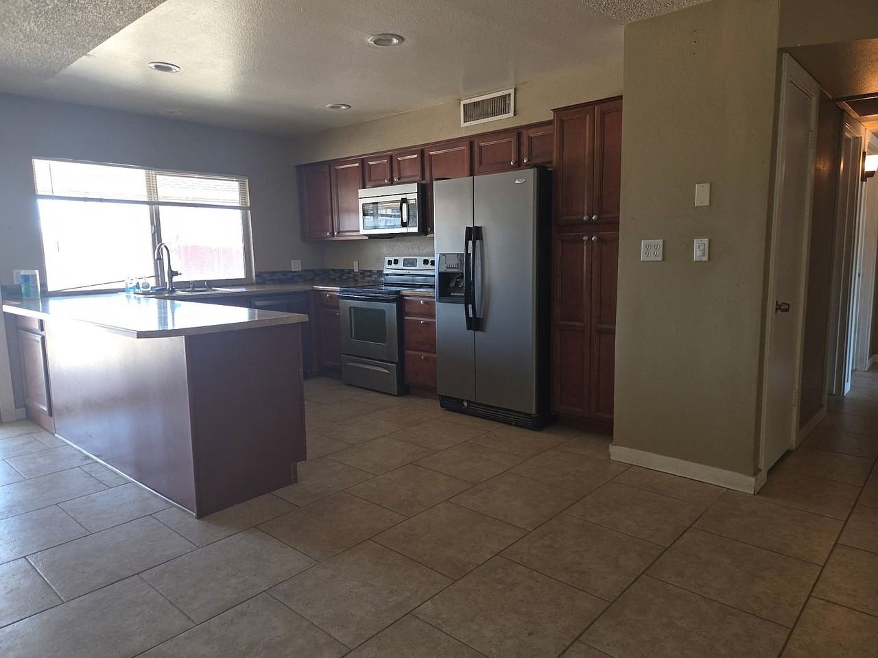804 W Colgate Dr - Photo 2 of 5