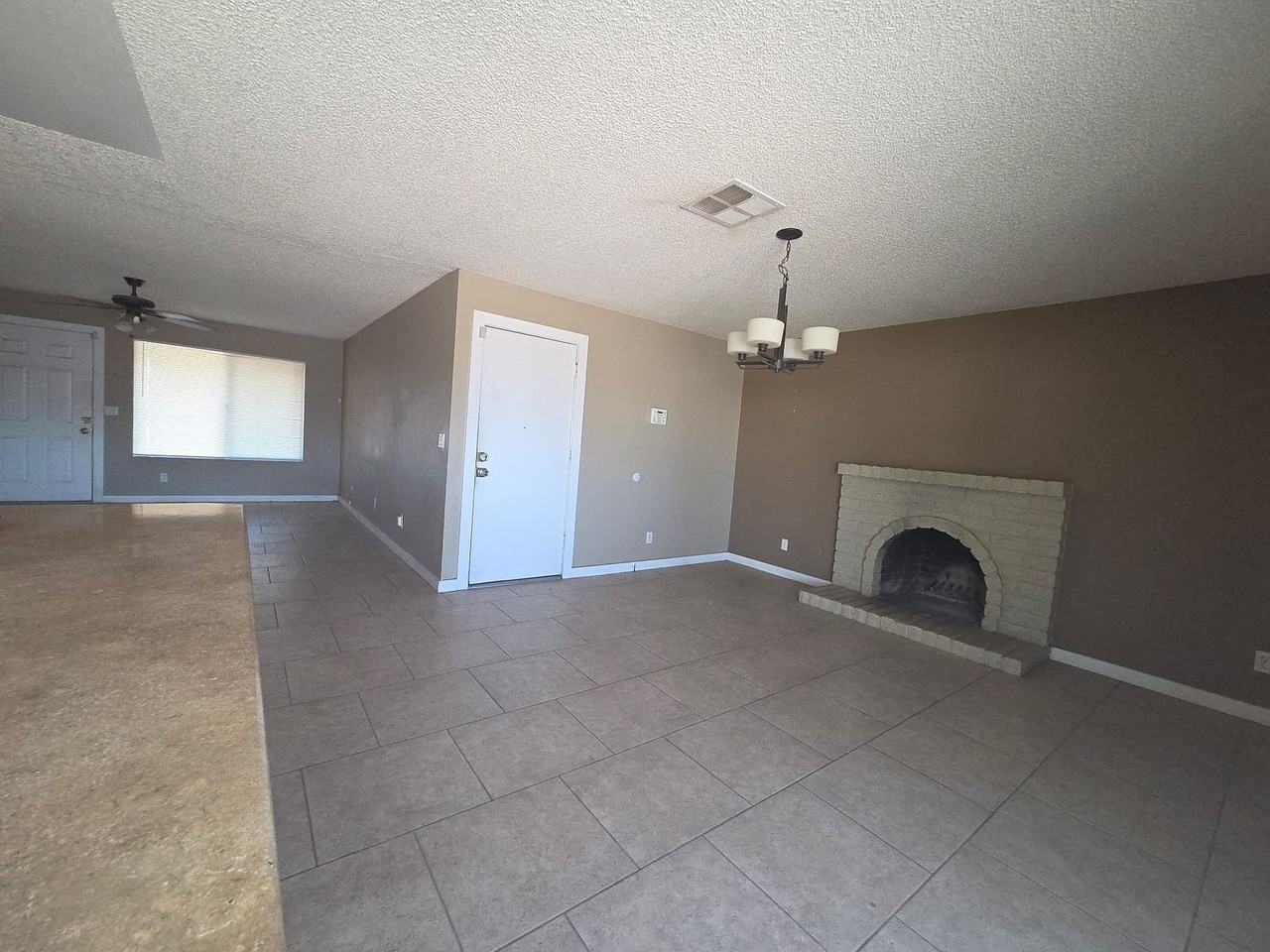 804 W Colgate Dr - Photo 3 of 5