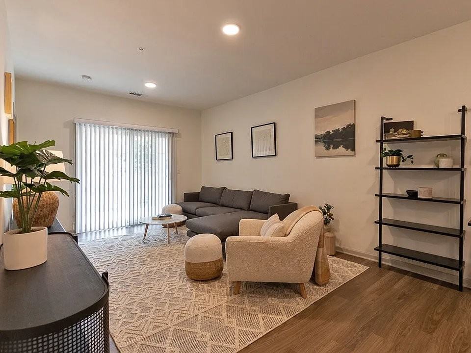 1 Trinity Ct - Photo 3 of 16