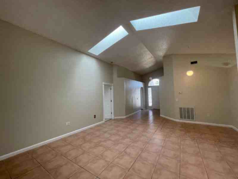 4312 Iveyglen Ave - Photo 2 of 16