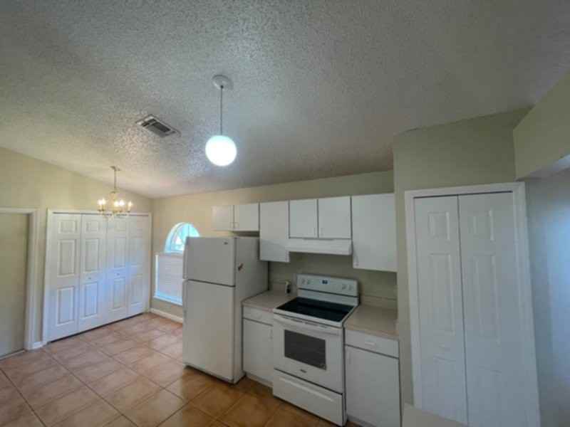 4312 Iveyglen Ave - Photo 5 of 16