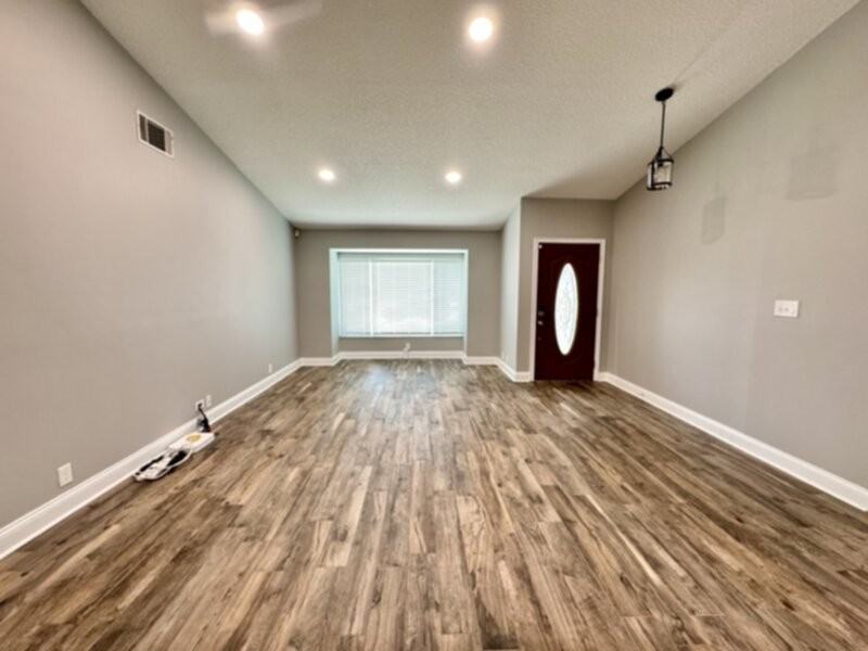 1301 Queen Elaine Dr - Photo 3 of 37