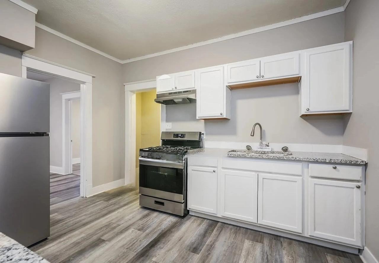 237 W Garfield Ave #NA - Photo 2 of 7