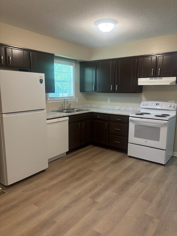 1039 N Lakeshore Dr #NA - Photo 3 of 17