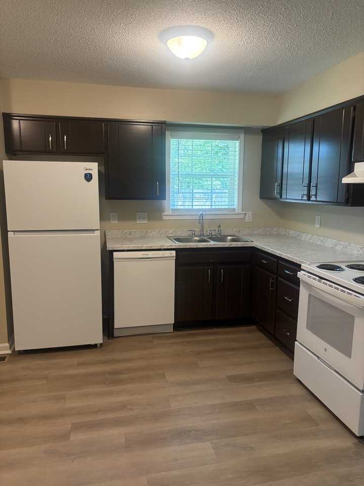 1039 N Lakeshore Dr #NA - Photo 4 of 17