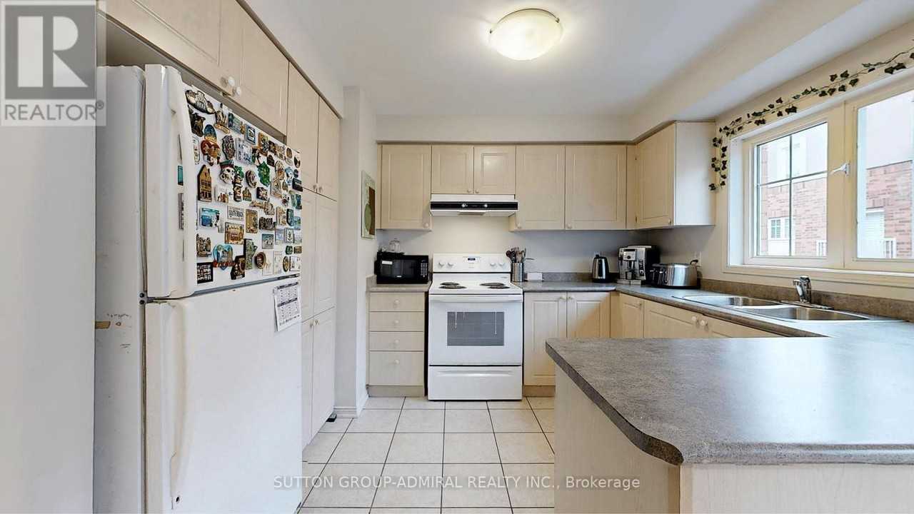 365 Murray Ross Parkway - Photo 4 of 12